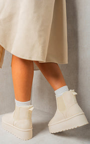 ikrush-edith-fluffy-platform-sole-chelsea-faux-fur-lined-ankle-boots-1696357816-DSC5164_z8fo-0b.jpg