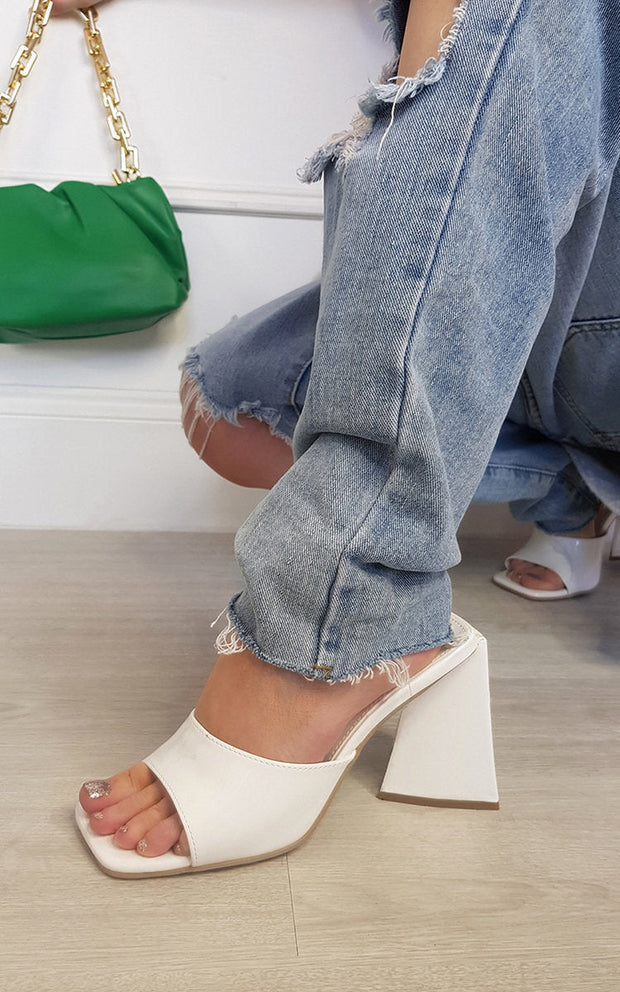ikrush-ellen-slip-on-block-heels-1631107389527708-2.jpg
