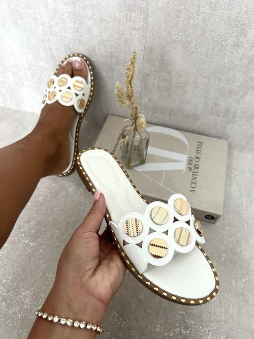 ikrush-vivian-studded-strap-flat-sandals-1720113039IMG-3654.jpg